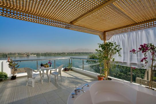 Penthouse Overlooking The River Nile